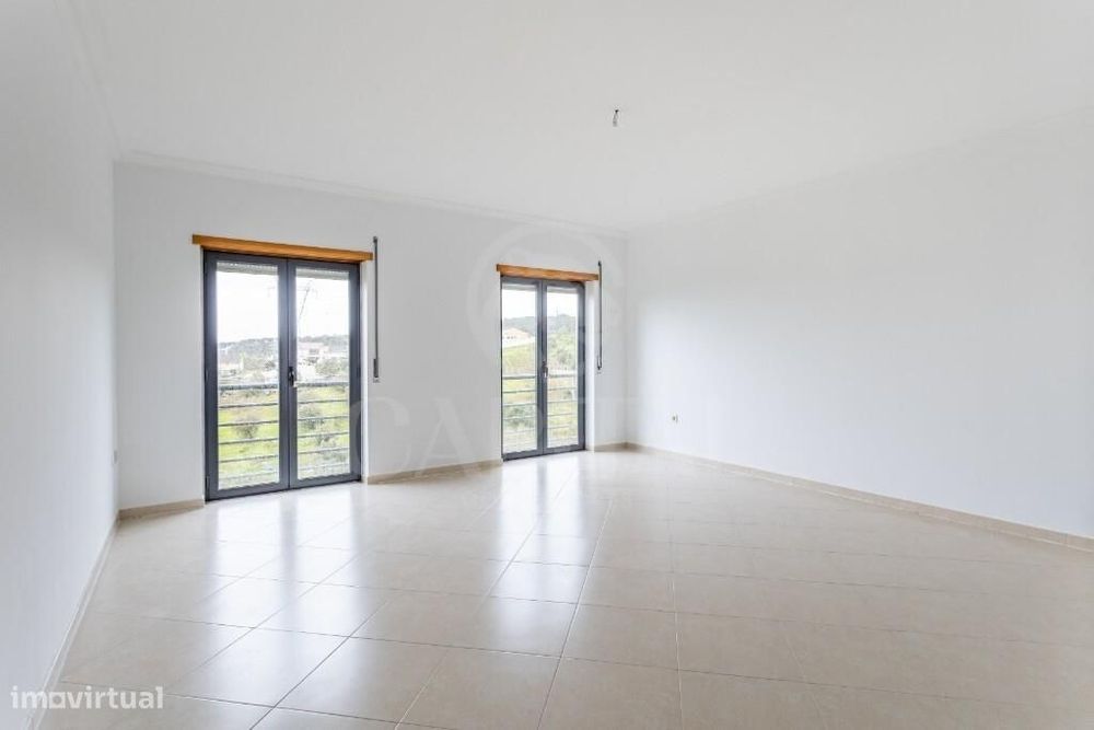 T2 com Suite e Garagem em Vialonga — Vialonga, Lisboa