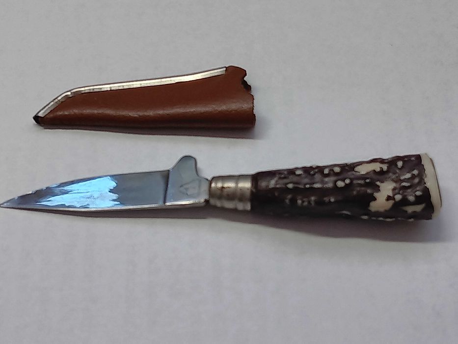 mały nóż finka  myśliwski rękojeść z rogu jelenia starocie vintage