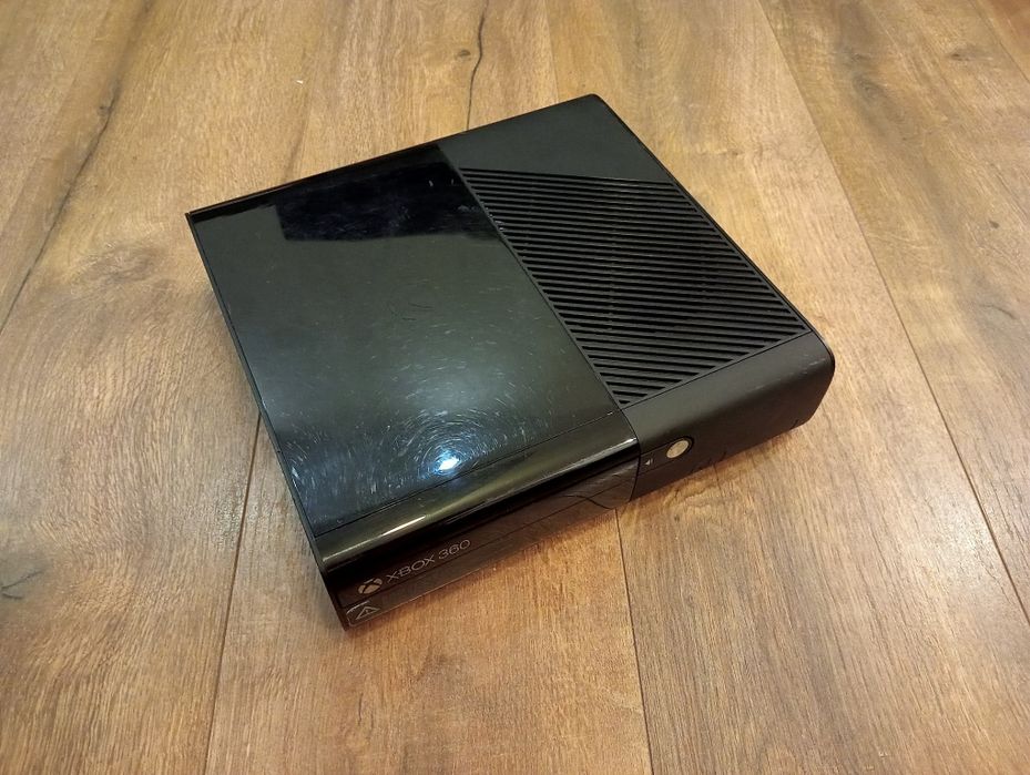 Xbox 360 Slim E - 250GB