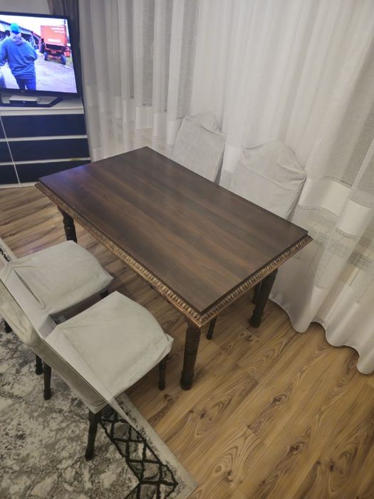 Duży stół rozkładany; 6 krzeseł + 6 pokrowców + szkło na stół