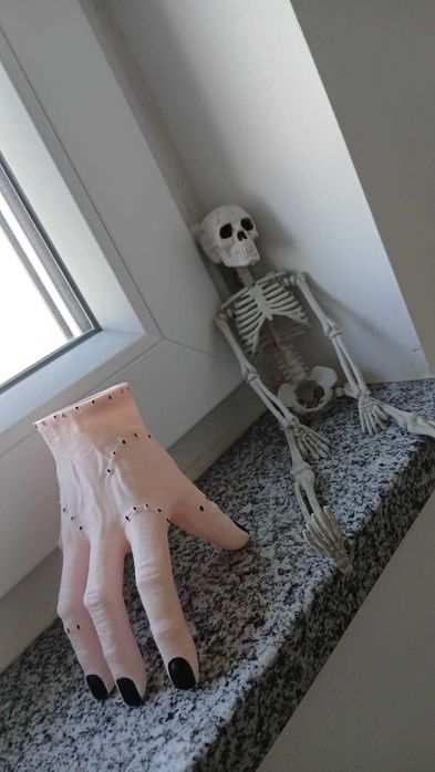 esqueletos Halloween e porta lápis mãozinha