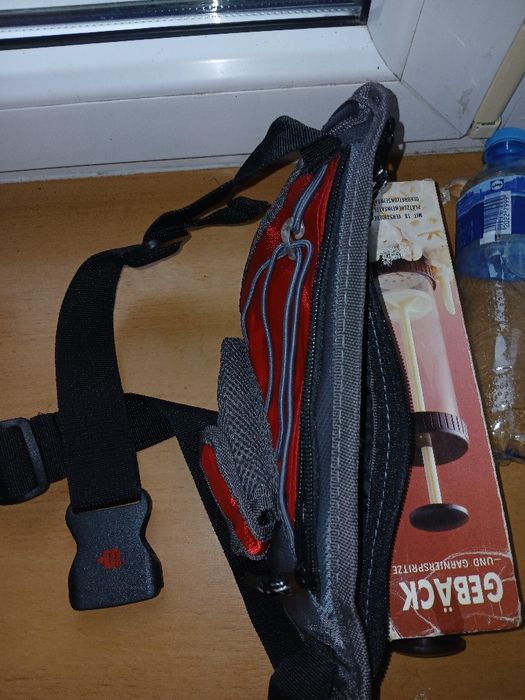 Piękna nerka saszetka solidnego materiału