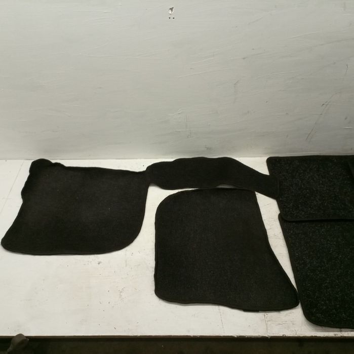 Conjunto de 4 tapetes - VOLKSWAGEN Passat (3B2) | 96 - 01