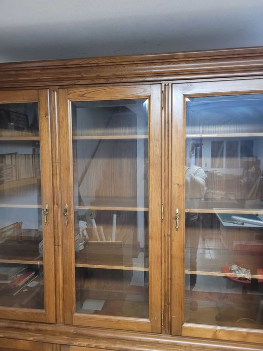 Móvel Vitrine em Madeira de Castanho