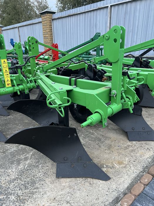 Плуг двохкорпусний Bomet