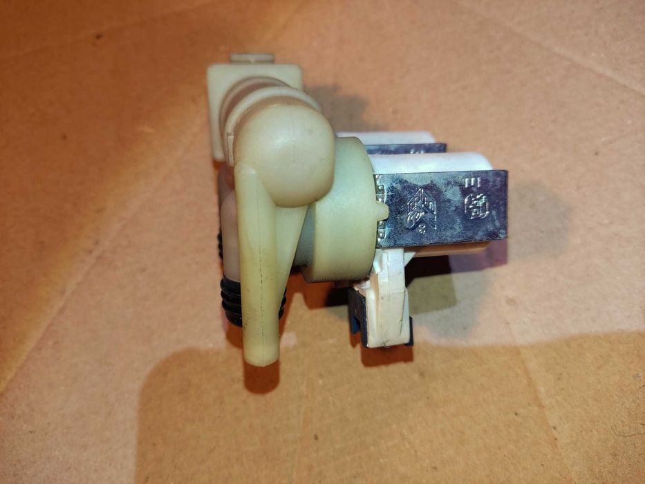 Клапан подачі води Indesit IWSD6105