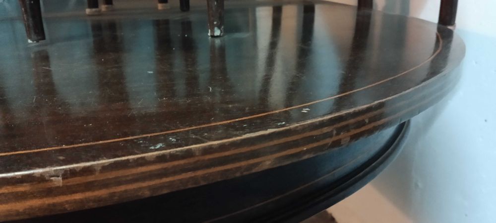 Mesa grande com 6 cadeiras