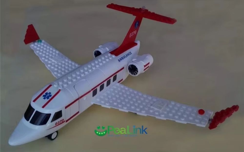 Конструктор самолёт скорая помощь  355 +шт Лего Lego