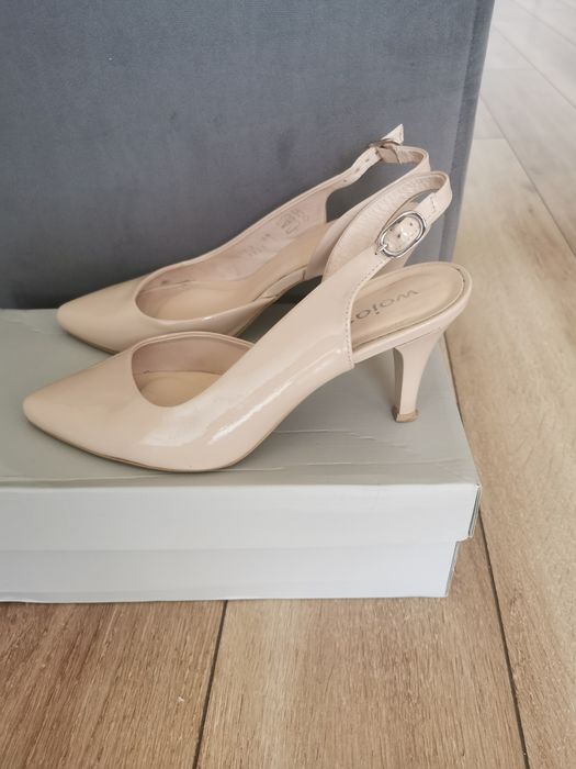 Skórkowe czółenka Wojas