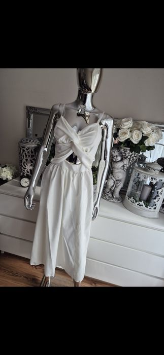 Sukienka midi na ramiączkach