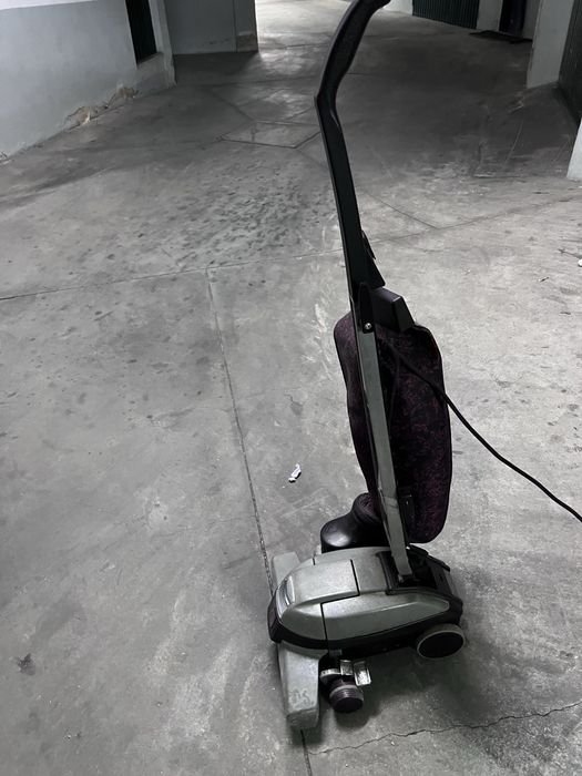 Aspirador kirby a trabalhar