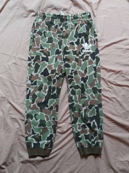 Спортивные камо камуфляжные штаны Adidas