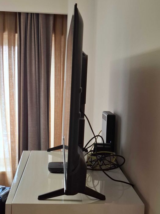 TV HISENSE 43", Smart TV, modelo 43A6N, 4K Ultra HD. Altifalantes Redução de ruídos. Guia de voz. Controle remoto. Com caixa original para transporte.