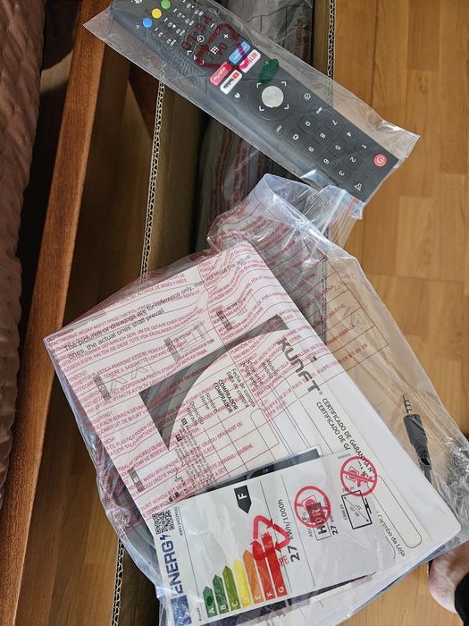 Televisão smart tv Kunft led de 32 pulgadas.