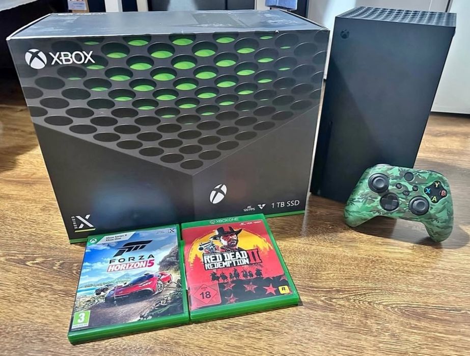 Konsola Xbox Series X + 2 gry