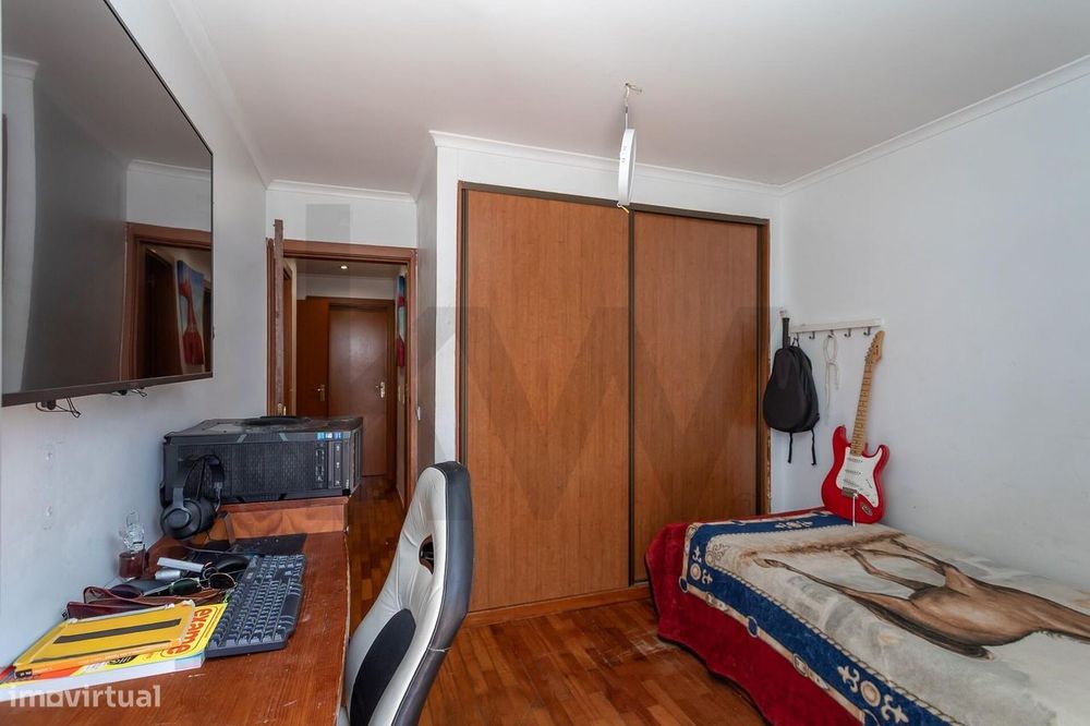 T3 com Varanda e Excelente Luminosidade | Amadora