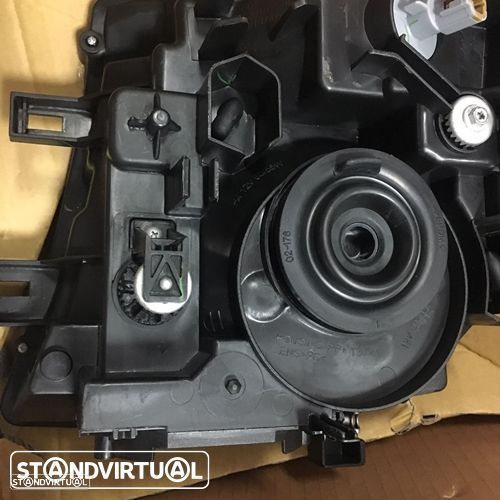 Farol Nissan Navara modelo: 2005 até 2010 novo