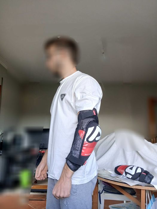 Cotoveleiras Acerbis