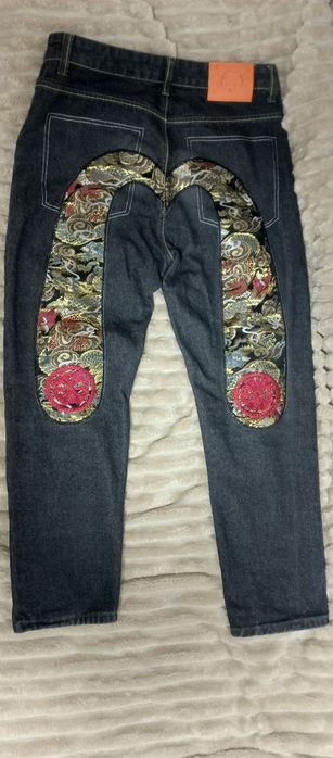 Jeans Evisu , Guess , Vans