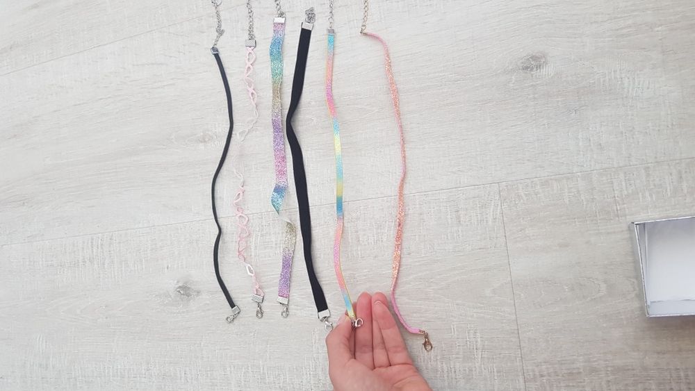 Gargantilhas coloridas