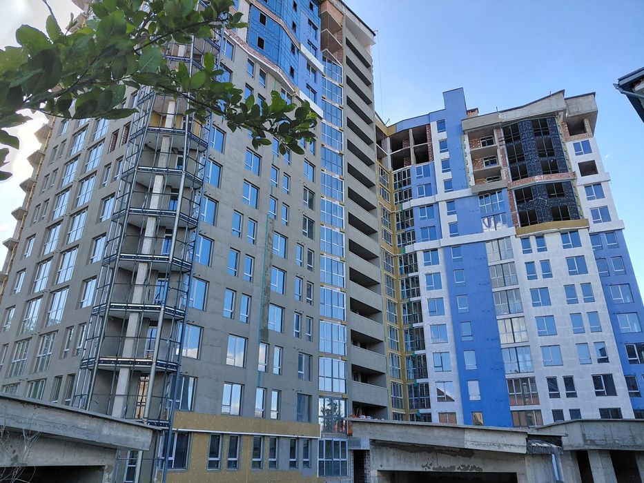 Продаж 2к квартири 64.9 кв. м на вул. Юліана Опільського