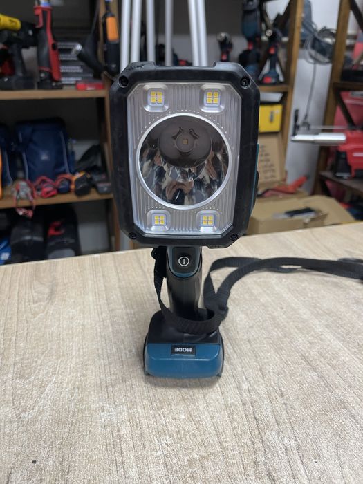 Makita DLM812 / акумуляторний ліхтар Макіта