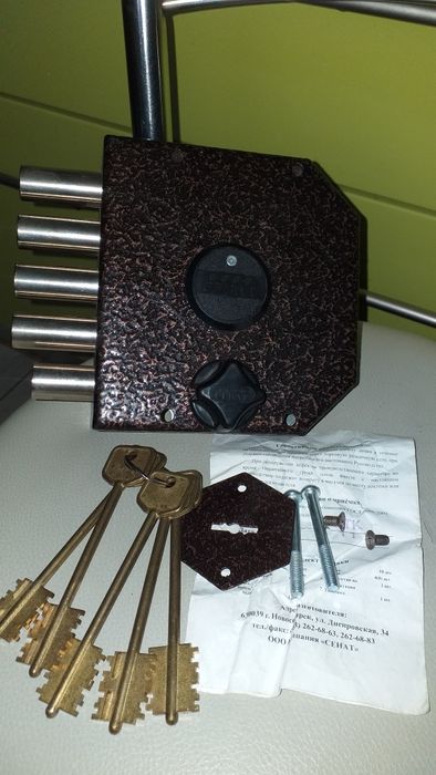 Продам накладной замок Сенат с ночником задвижкой.