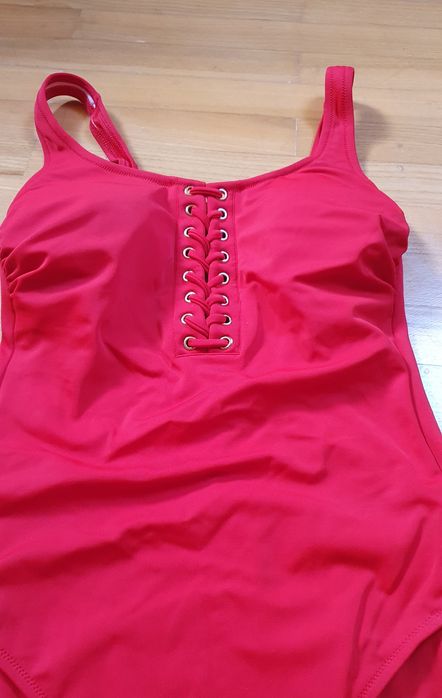 Красный купальник слитный, червоний купальник