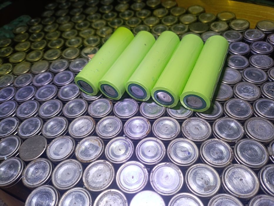 Акумулятори 21700 з Тесли