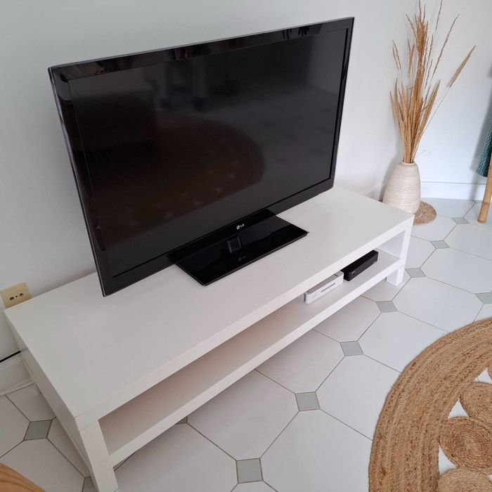 Movel branco para TV  Ikea