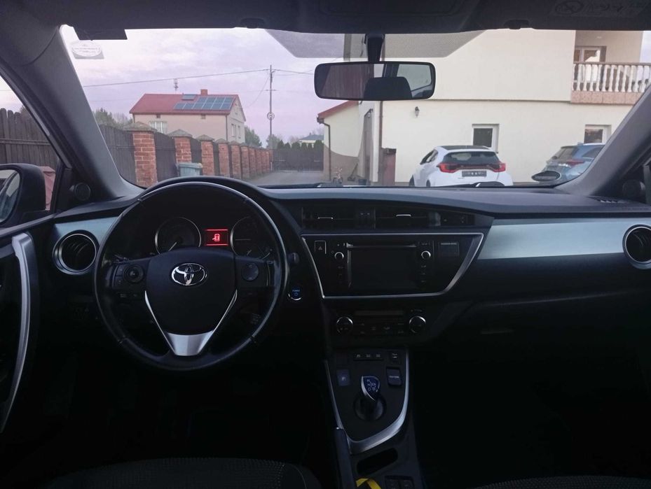 toyota auris 1.8 hybrid