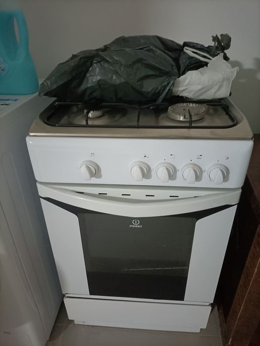 Fogão e Placa INDESIT  excelente estado