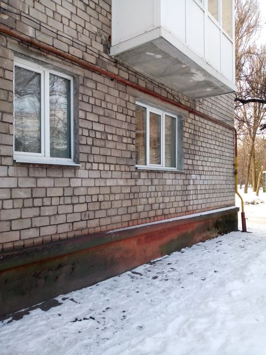 Продам 2-х комнатную квартиру на ДНЕПРОСТРОЕ ,улица Цветов! Н.К.