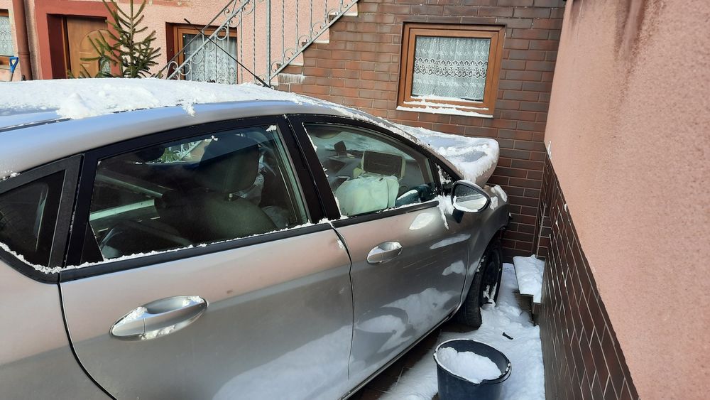 Ford fiesta mk7 2011r uszkodzona