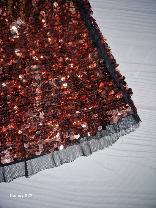 Ошатна красивенна сукня з паєтками на 3-4 роки