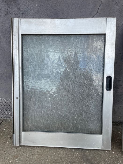 Janelas de alumínio pequenas