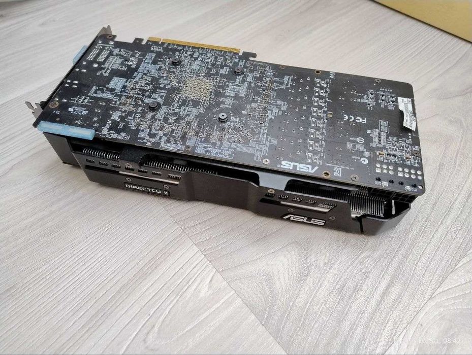 Asus HD7950 DC2 TOP V2 3GB ідеал