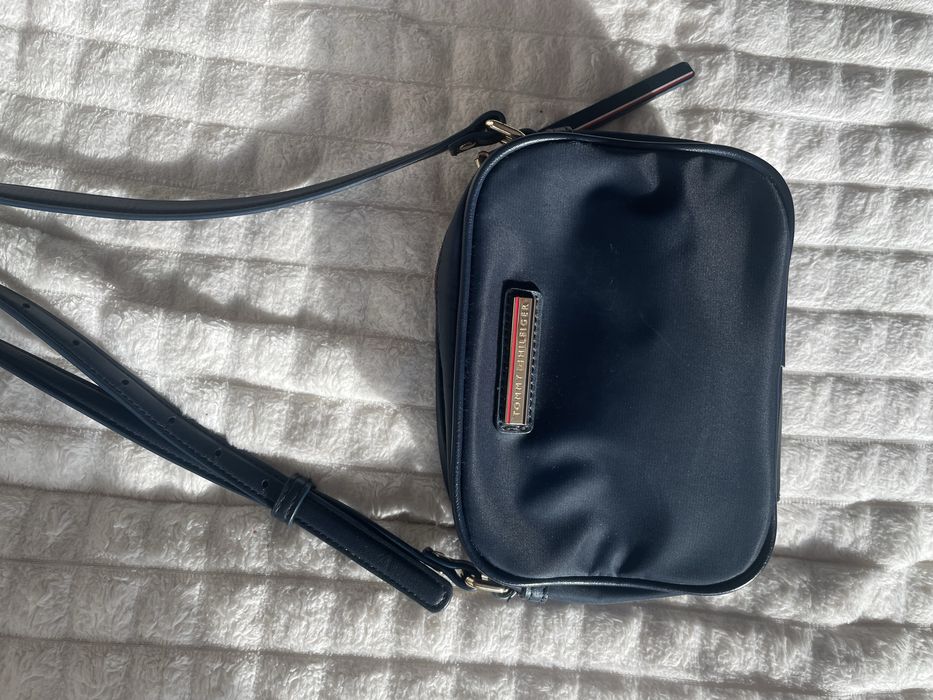 Torebka Tommy Hilfiger granatowa