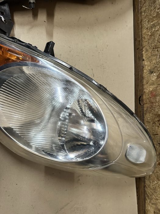 Передні фари Нісан Нот 1 Nissan Note I 2005-2009