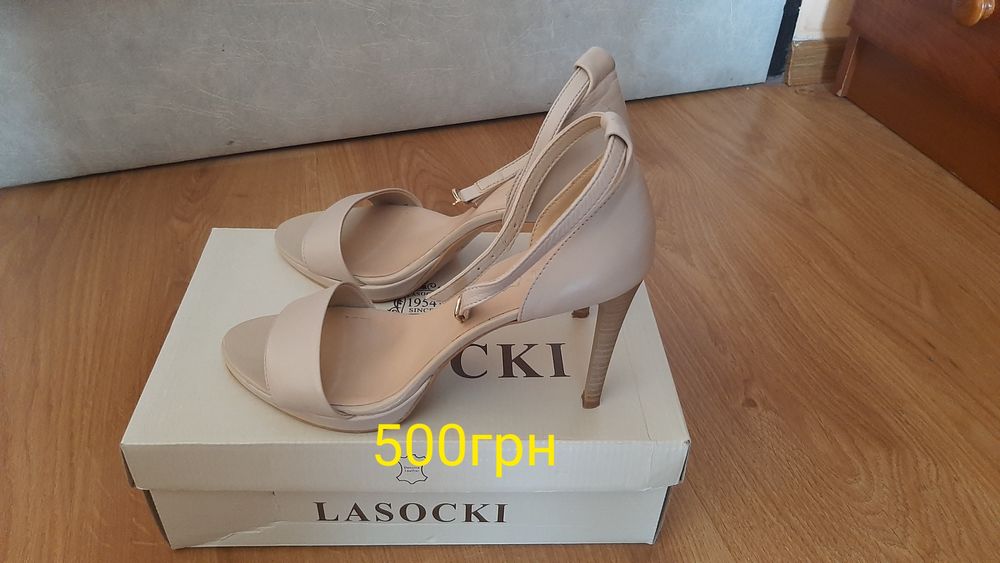 Продам босоножки та туфлі