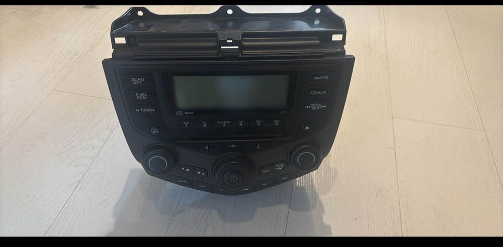 Orginalne radio samochodowe honda Accord VII. Bez kodu