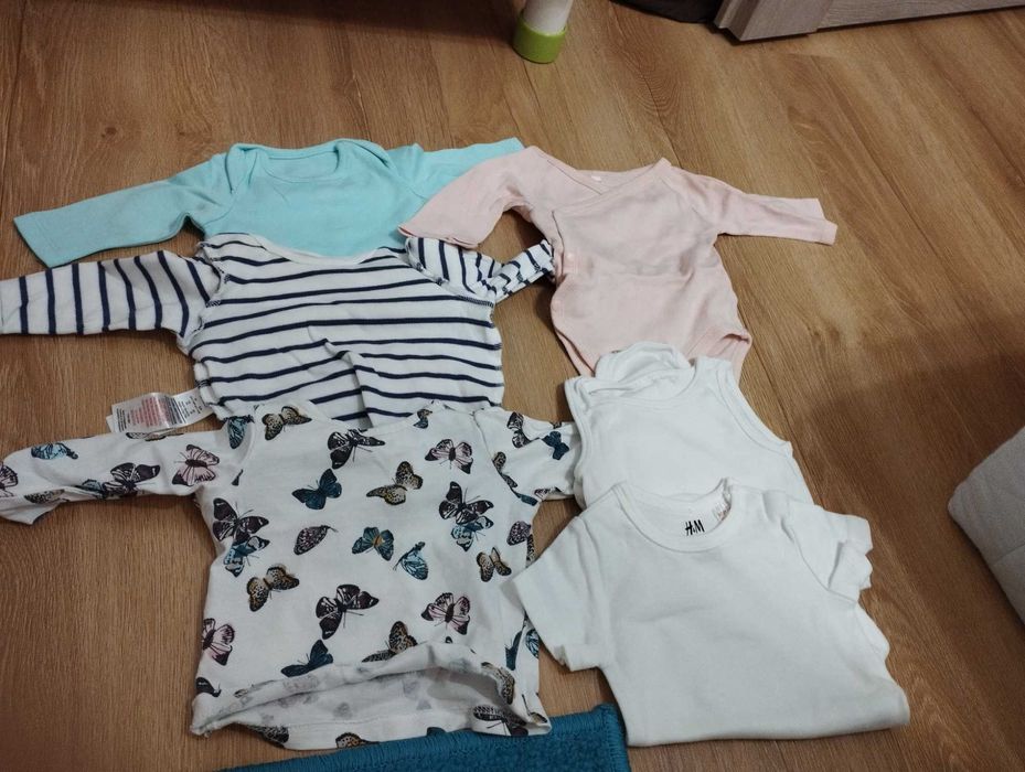 Ubranka dla dziewczynki 44-50-56 jak nowe!