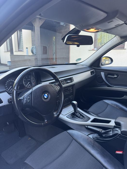 BMW 3 E90 320i Automat!