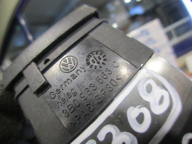 Botão / interruptor aquecimento de bancos VOLKSWAGEN Passat (3B3)