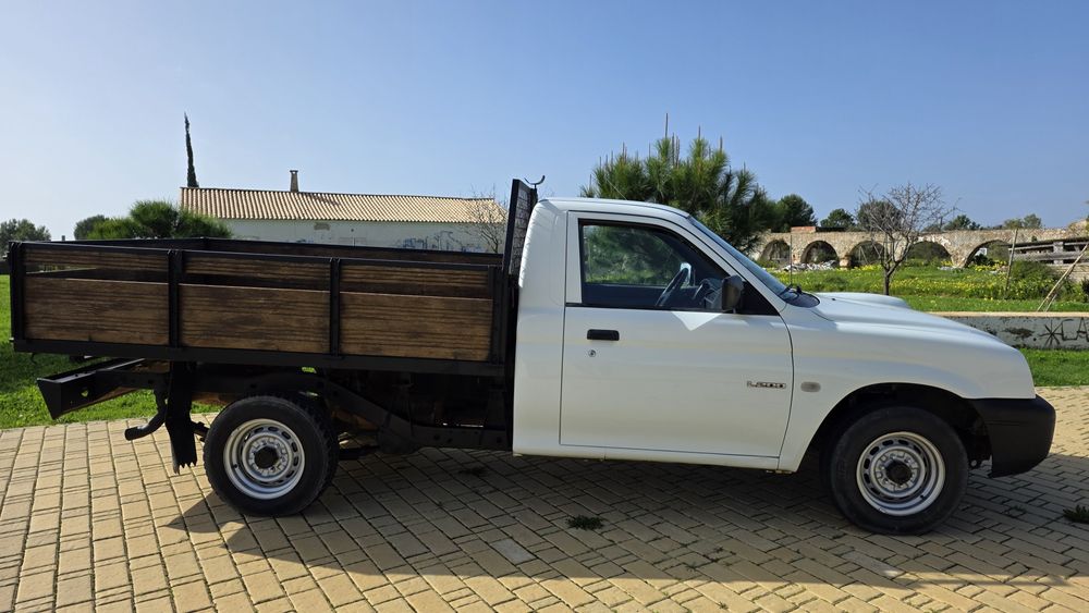 Mitsubishi L200 caixa aberta