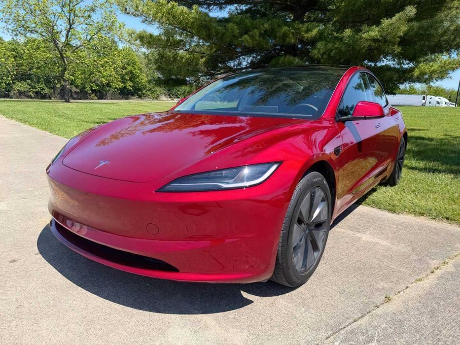 Tesla Model 3 Long Range      2025