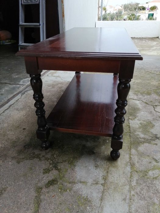 Mesa de centro em mogno