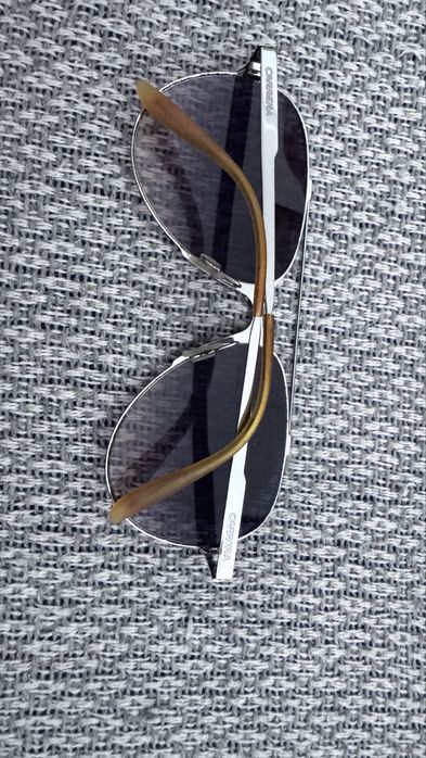 Oculos de sol da Carrera