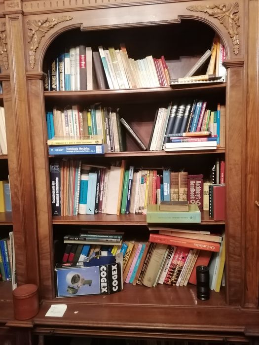 Milhares de Livros Antigos e Modernos