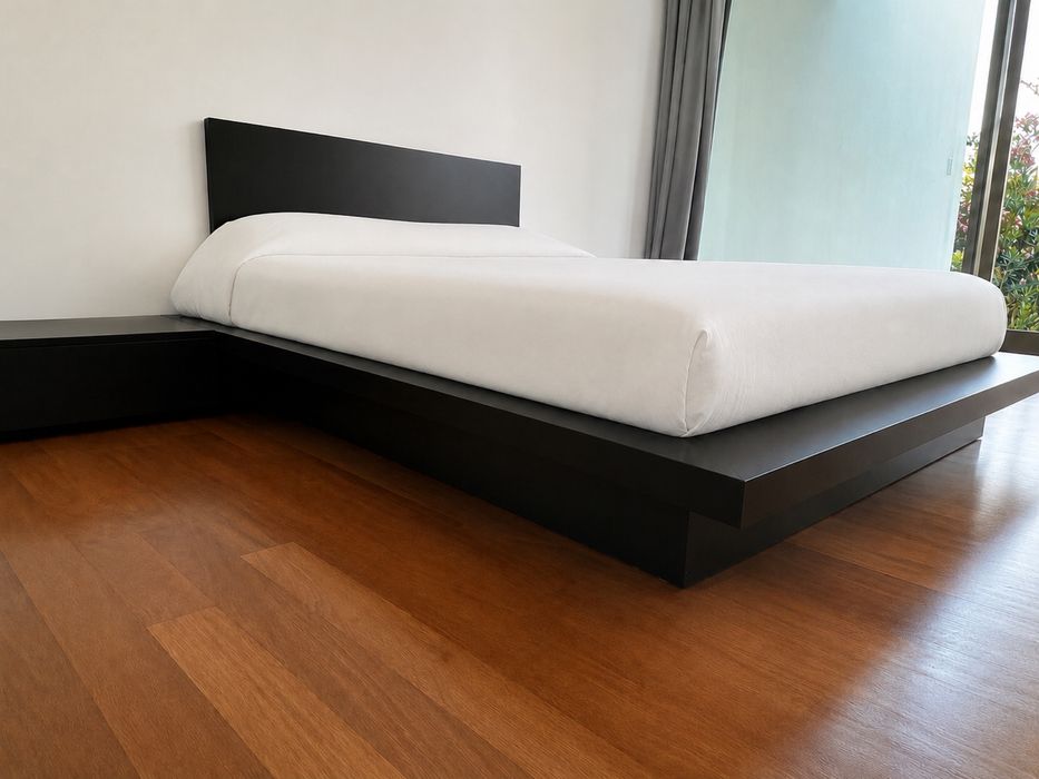 Cama de casal com arrumação + 2 mesas de cabeceira
